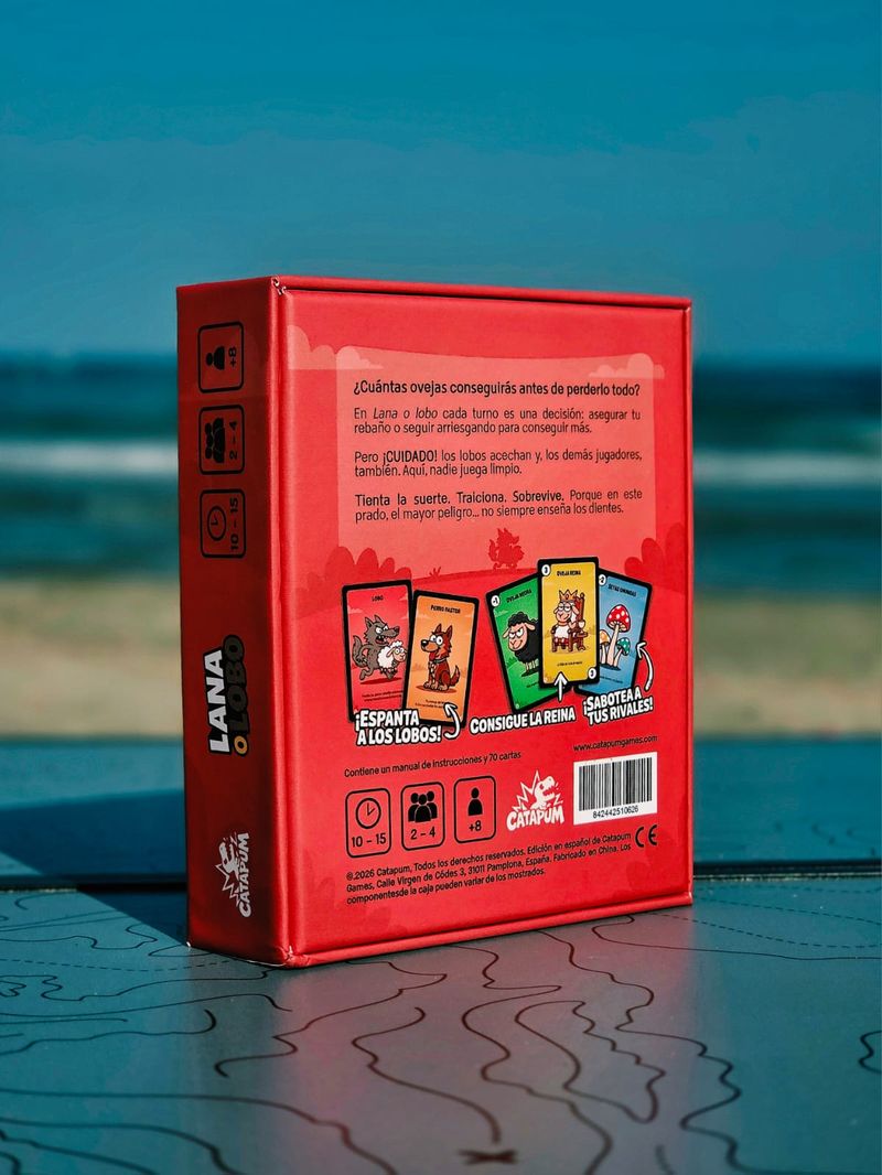 Parte trasera de la caja con la descripción del juego